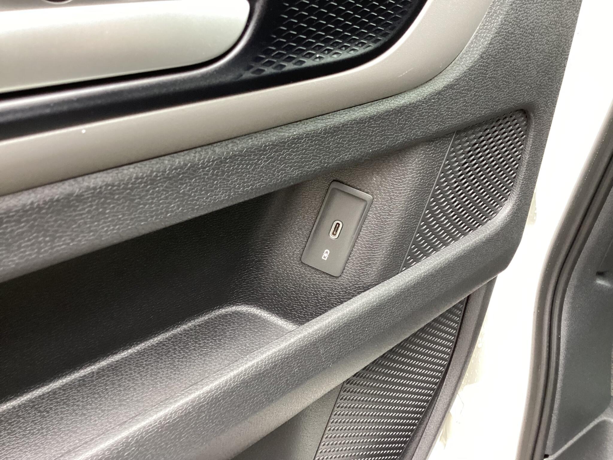 Volkswagen ID. Buzz Cargo - Image 18