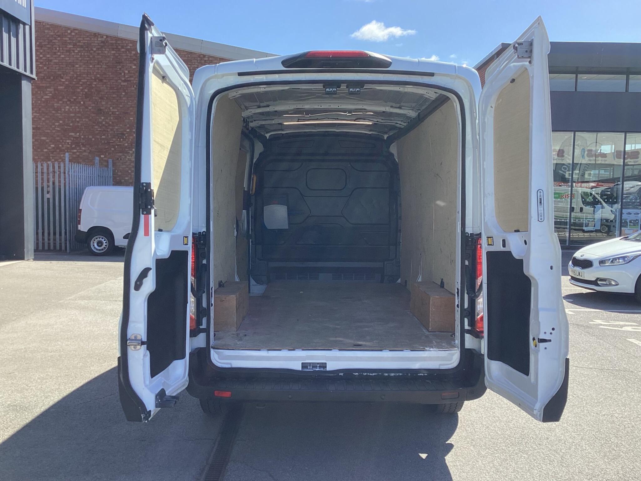 Ford Transit - Image 4