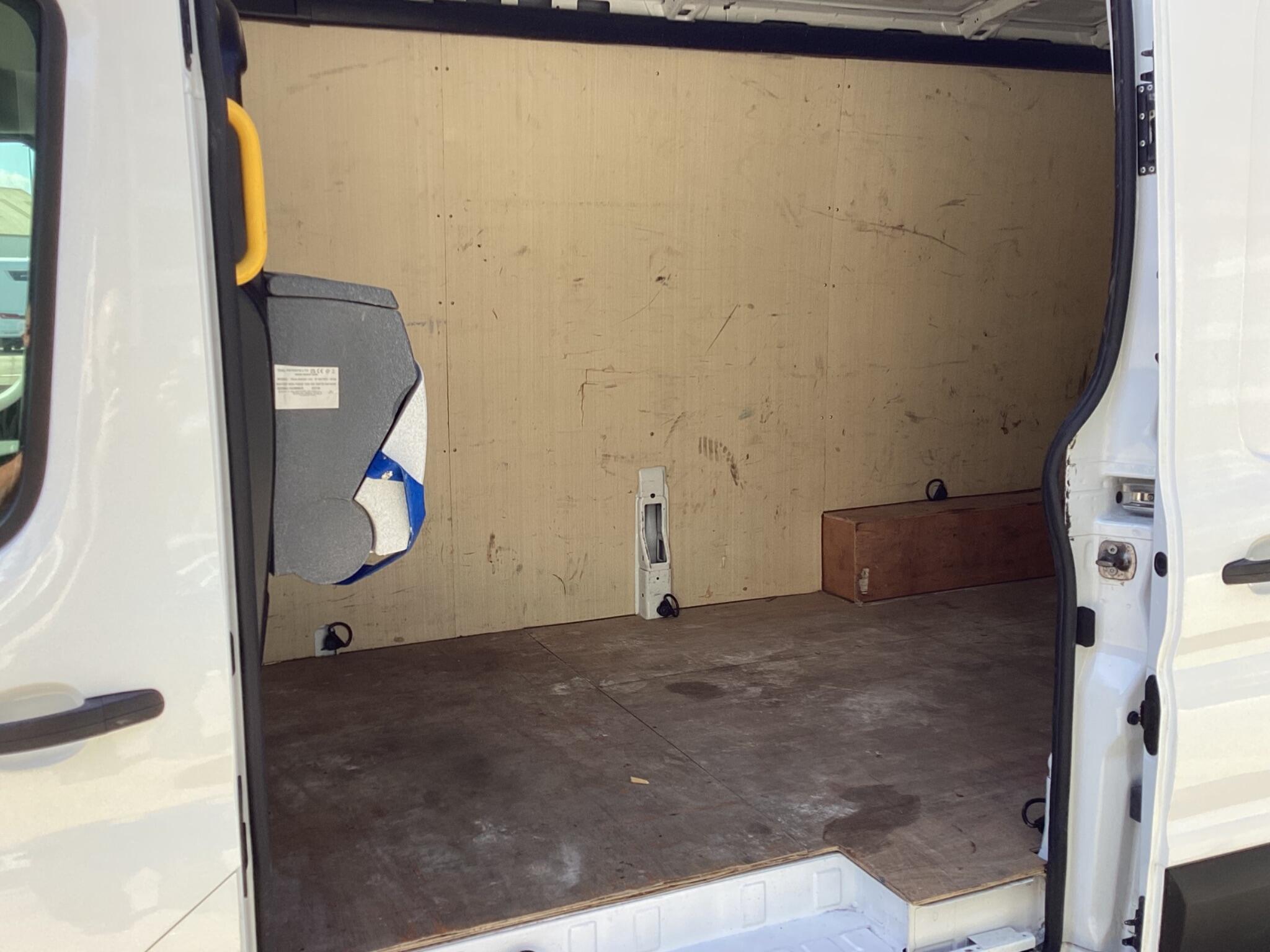 Ford Transit - Image 6
