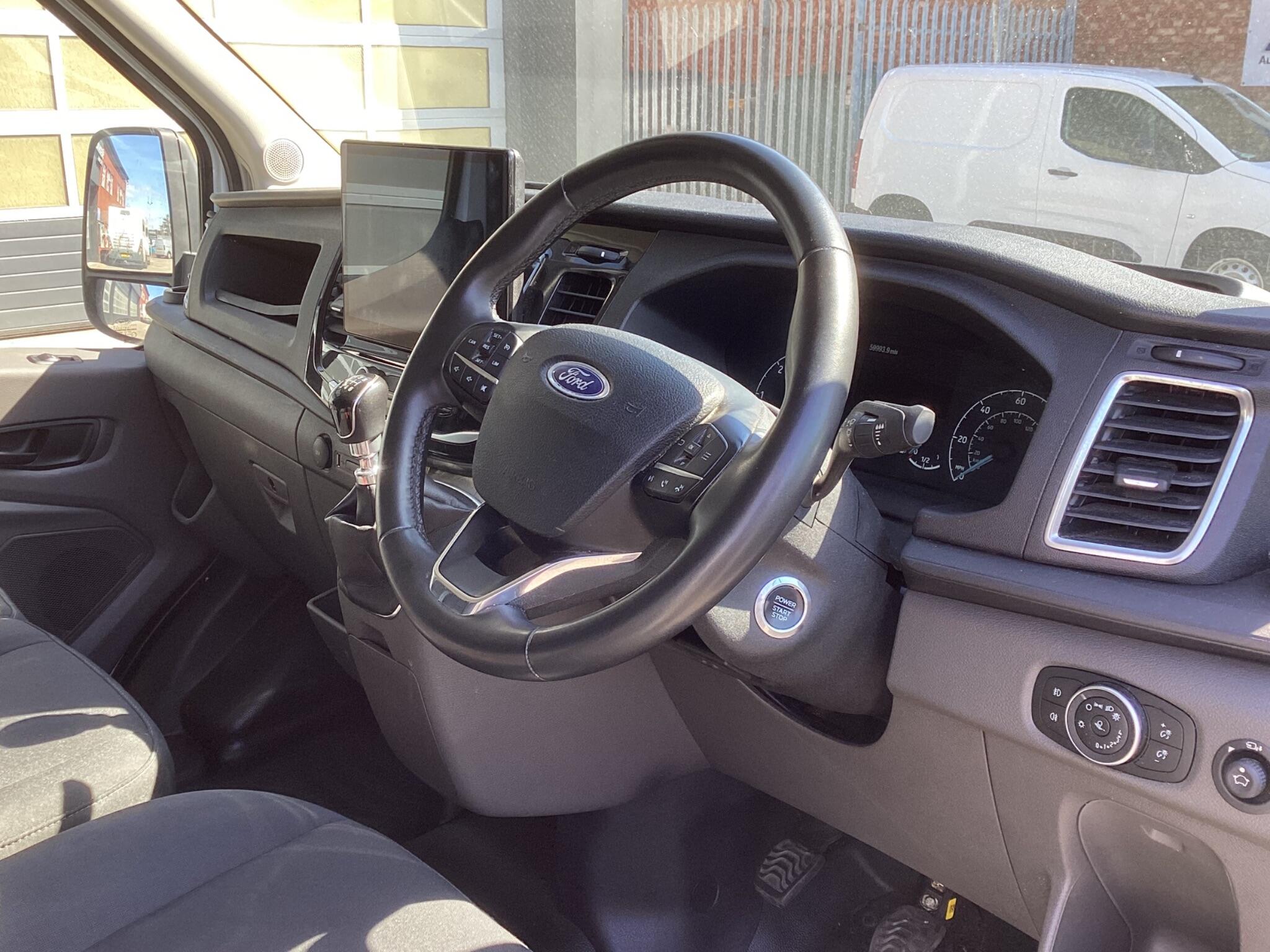 Ford Transit - Image 8