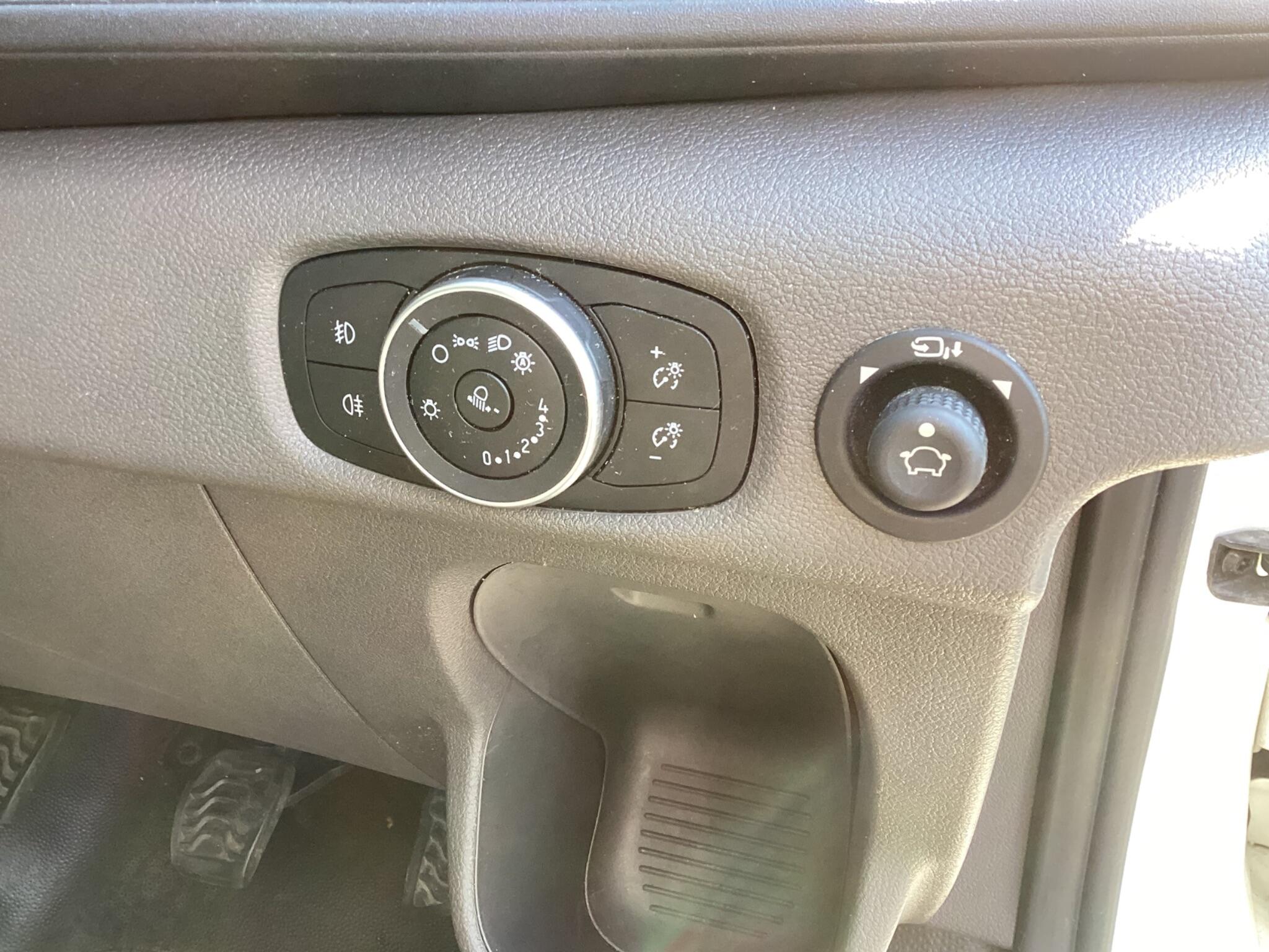 Ford Transit - Image 10