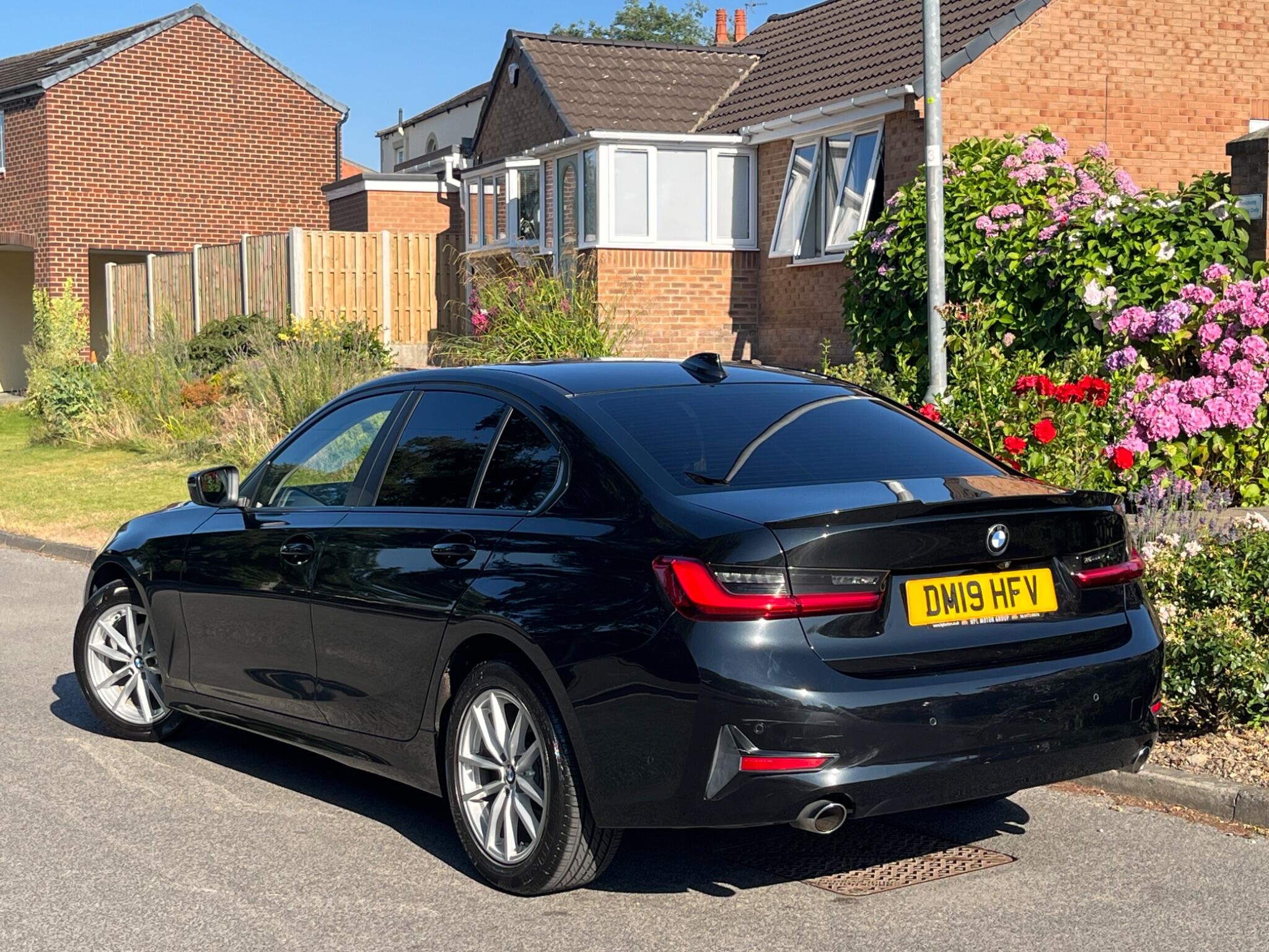 BMW 3 Series - Image 9