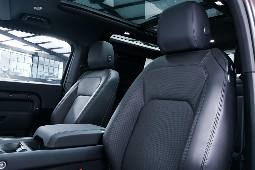 Land Rover Defender 90 - Image 13