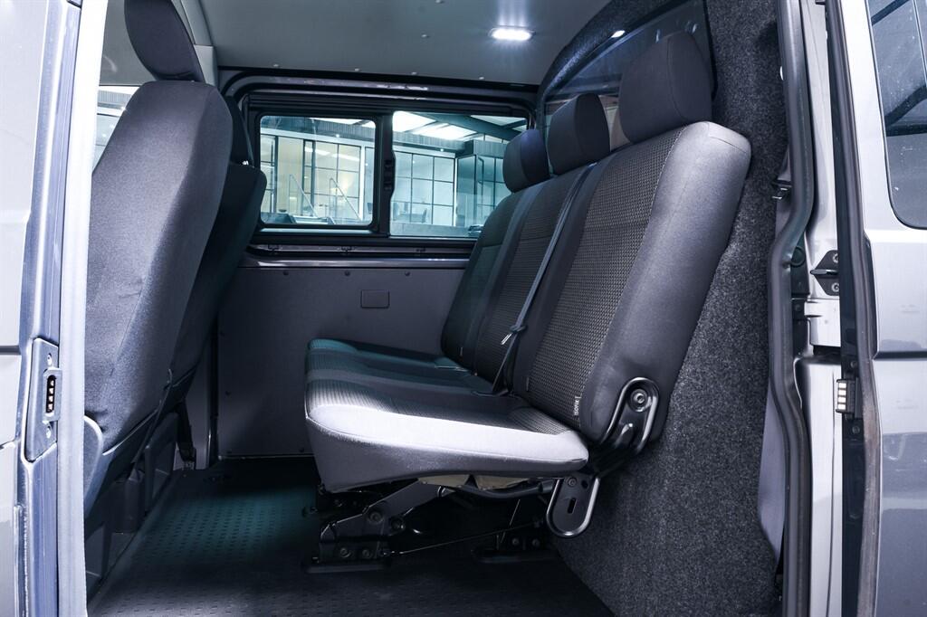 Volkswagen Transporter - Image 13