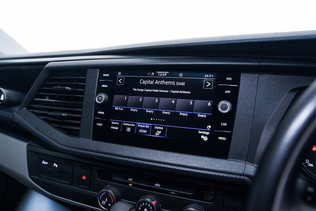 Volkswagen Transporter - Image 17