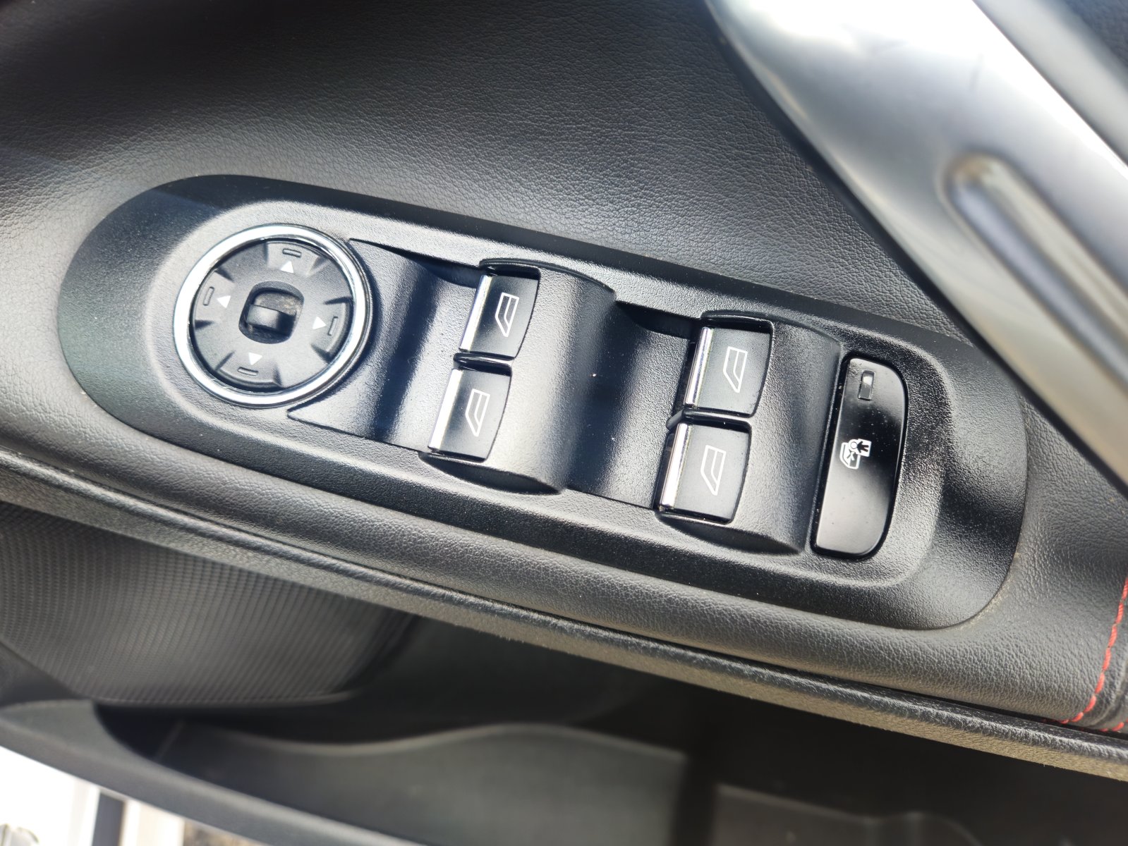 Ford S-MAX - Image 30