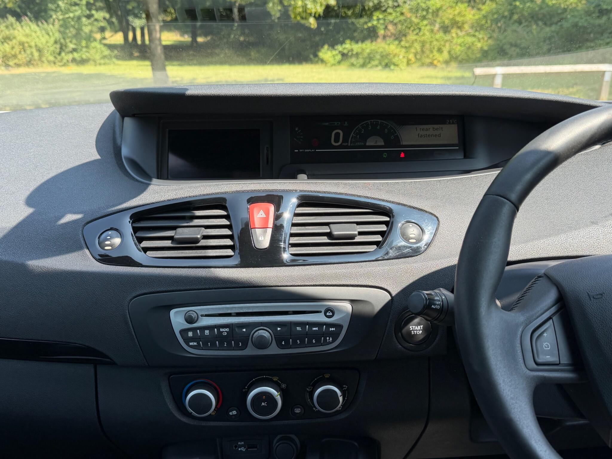 Renault Scenic - Image 12