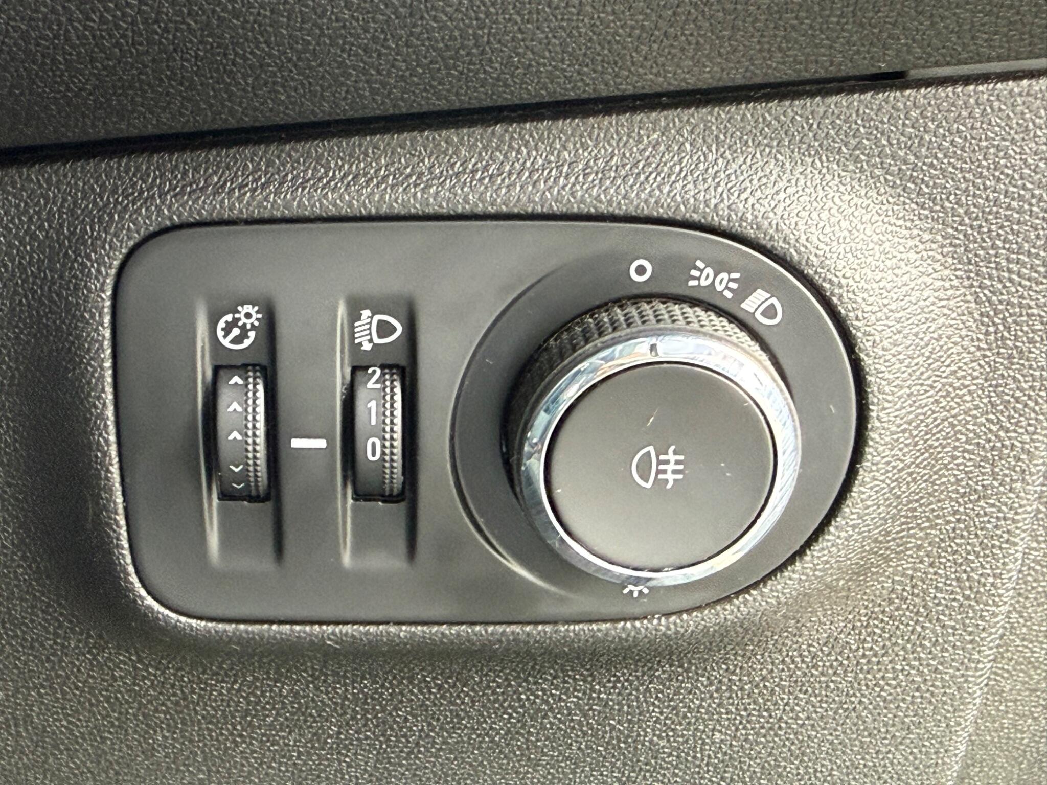 Vauxhall ADAM - Image 17
