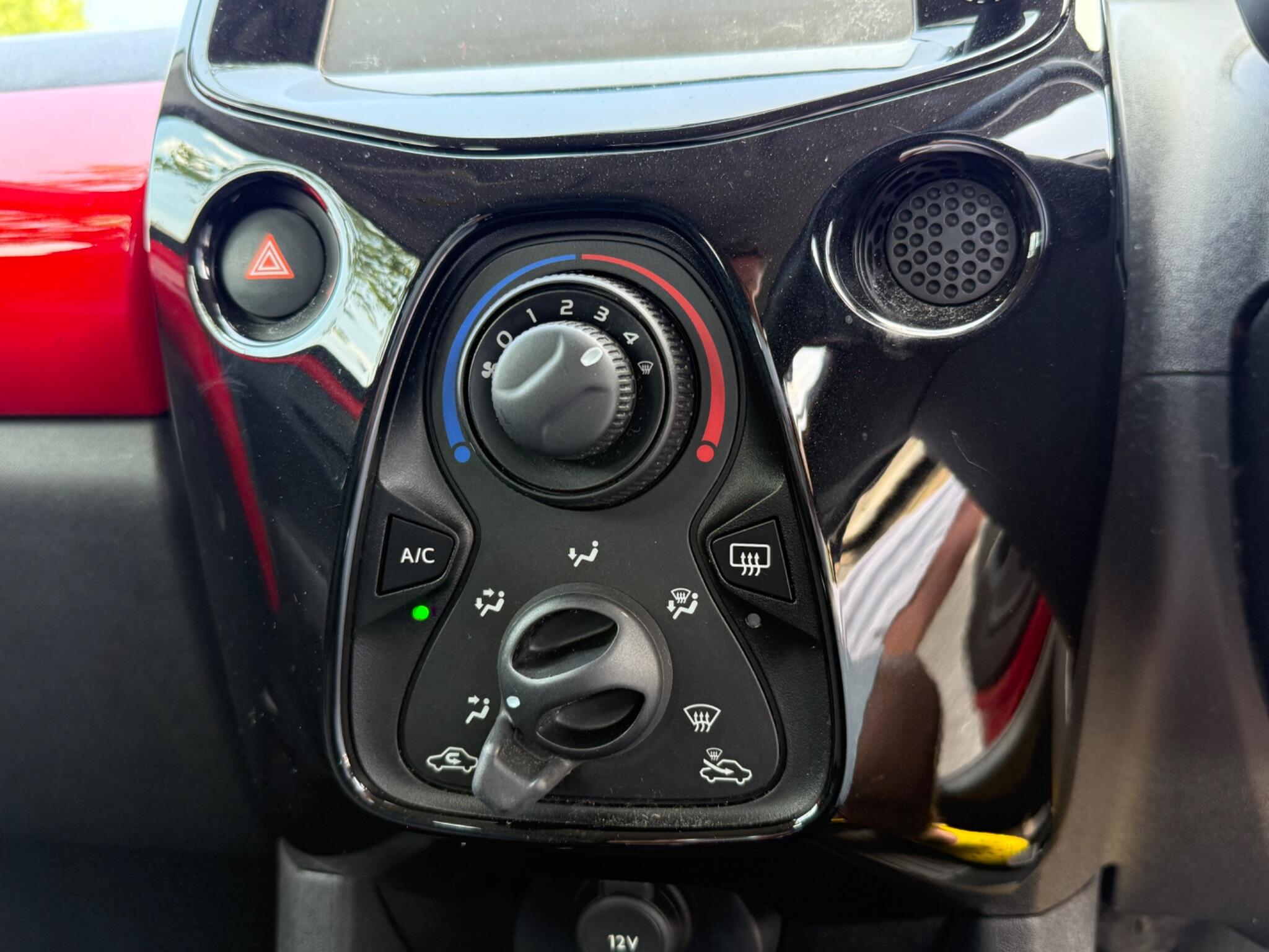 Toyota Aygo - Image 40