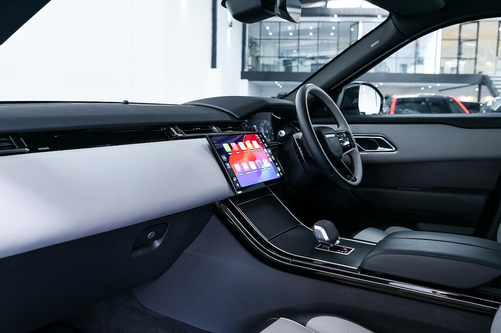 Land Rover Range Rover Velar - Image 12