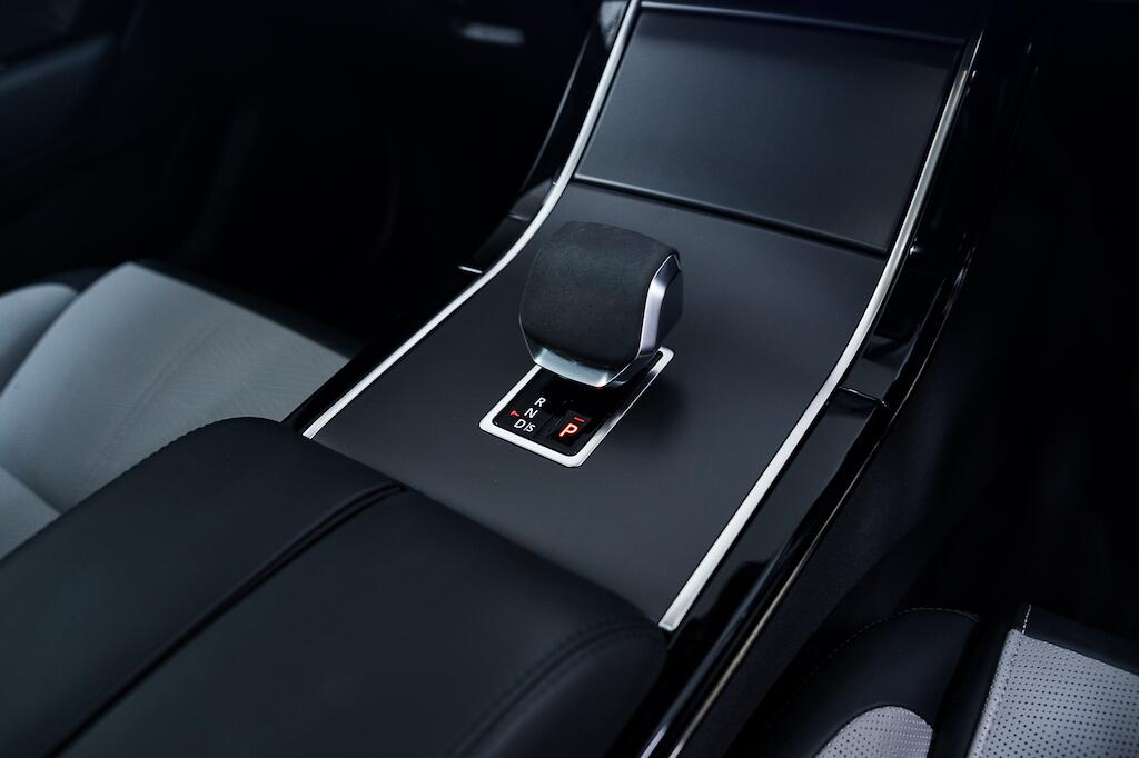Land Rover Range Rover Velar - Image 16