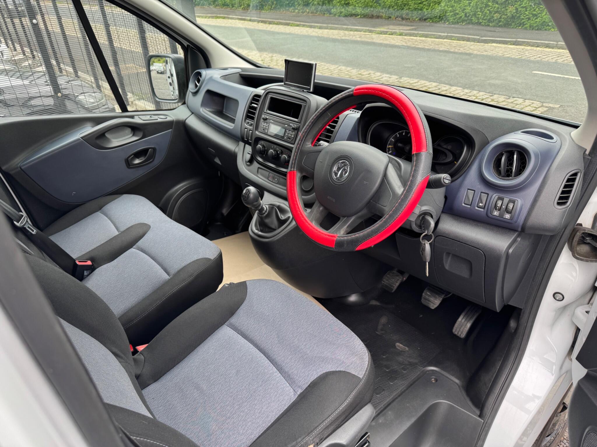 Vauxhall Vivaro - Image 3
