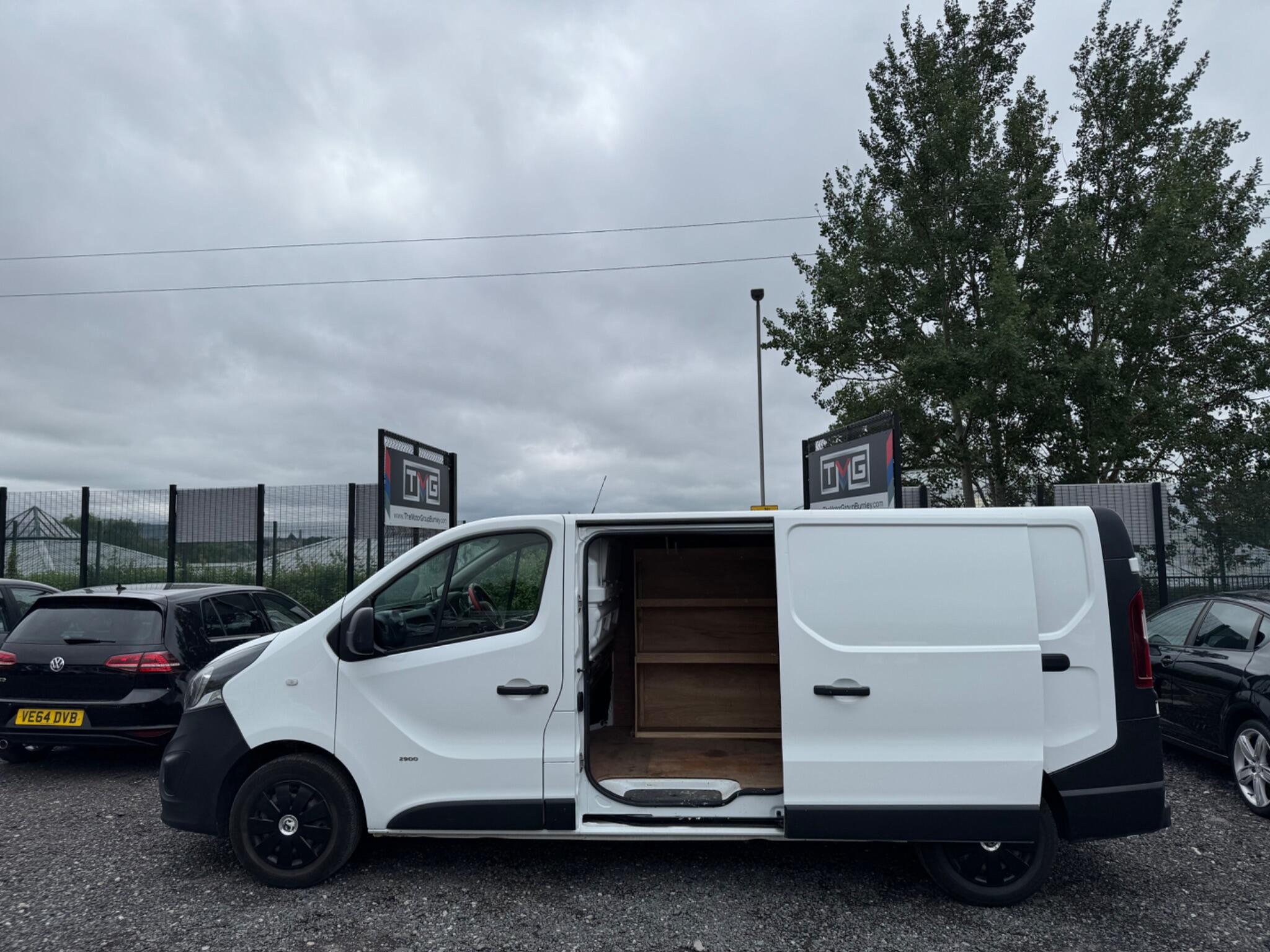 Vauxhall Vivaro - Image 8