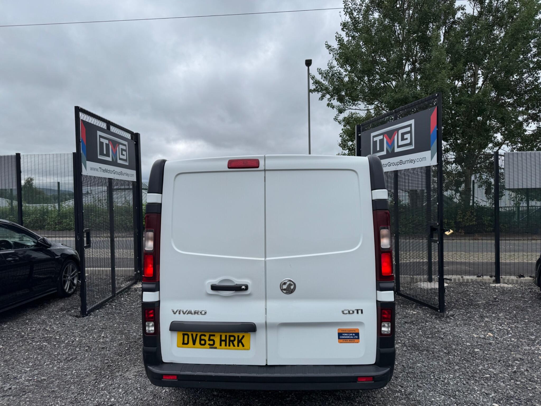 Vauxhall Vivaro - Image 10