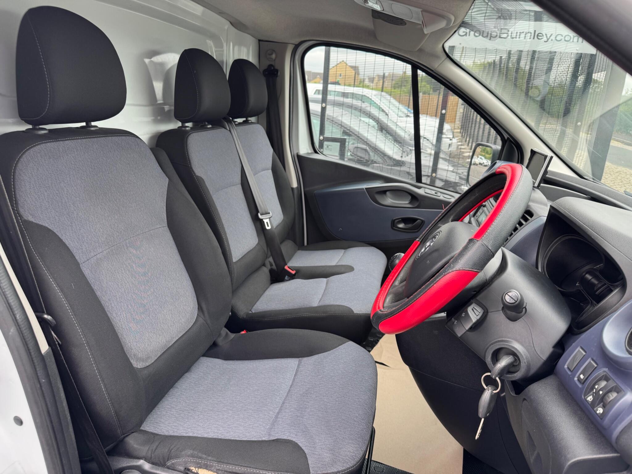 Vauxhall Vivaro - Image 15