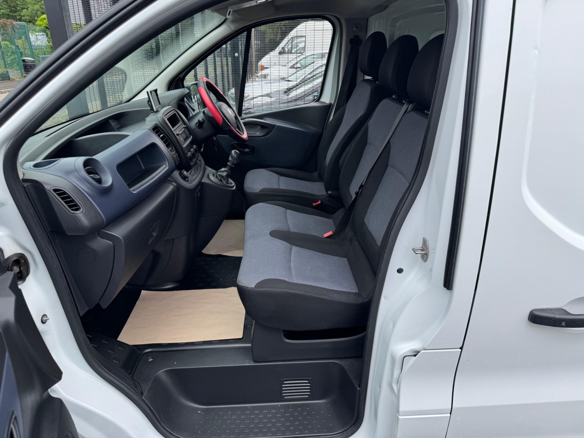Vauxhall Vivaro - Image 17