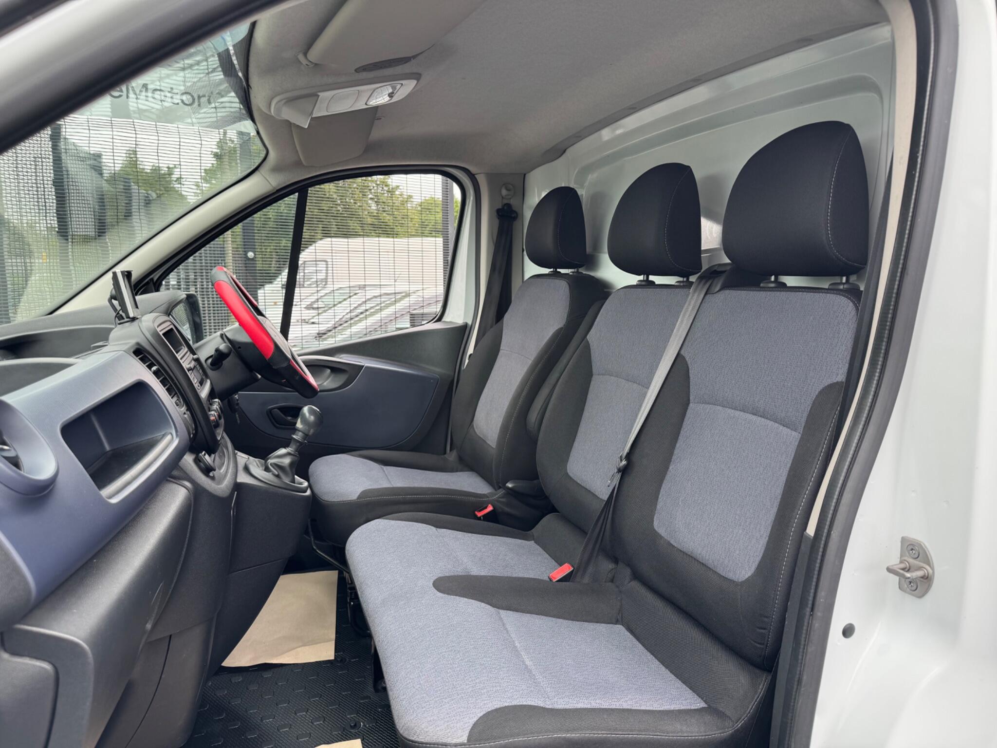Vauxhall Vivaro - Image 19