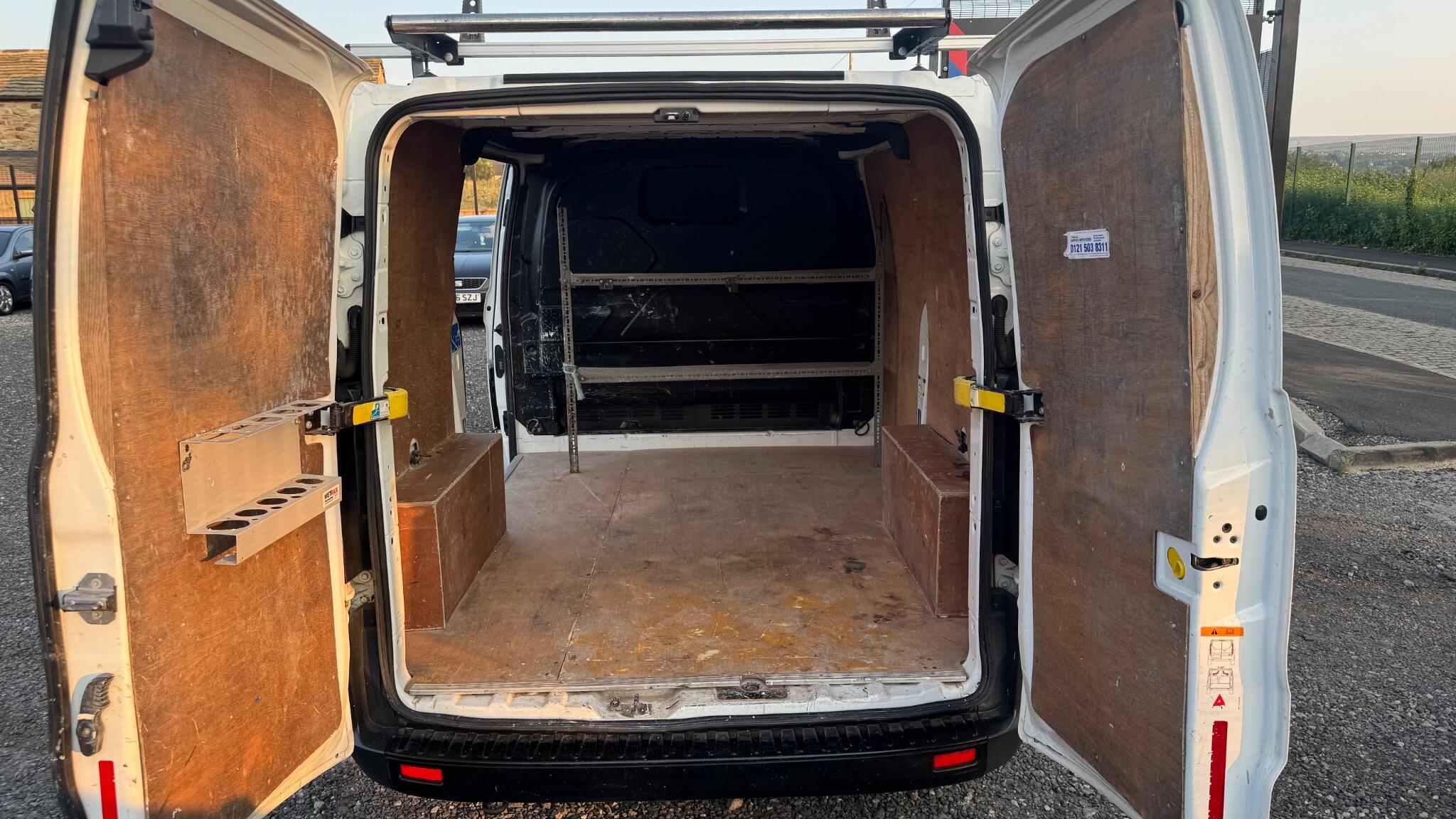 Ford Transit Custom - Image 11
