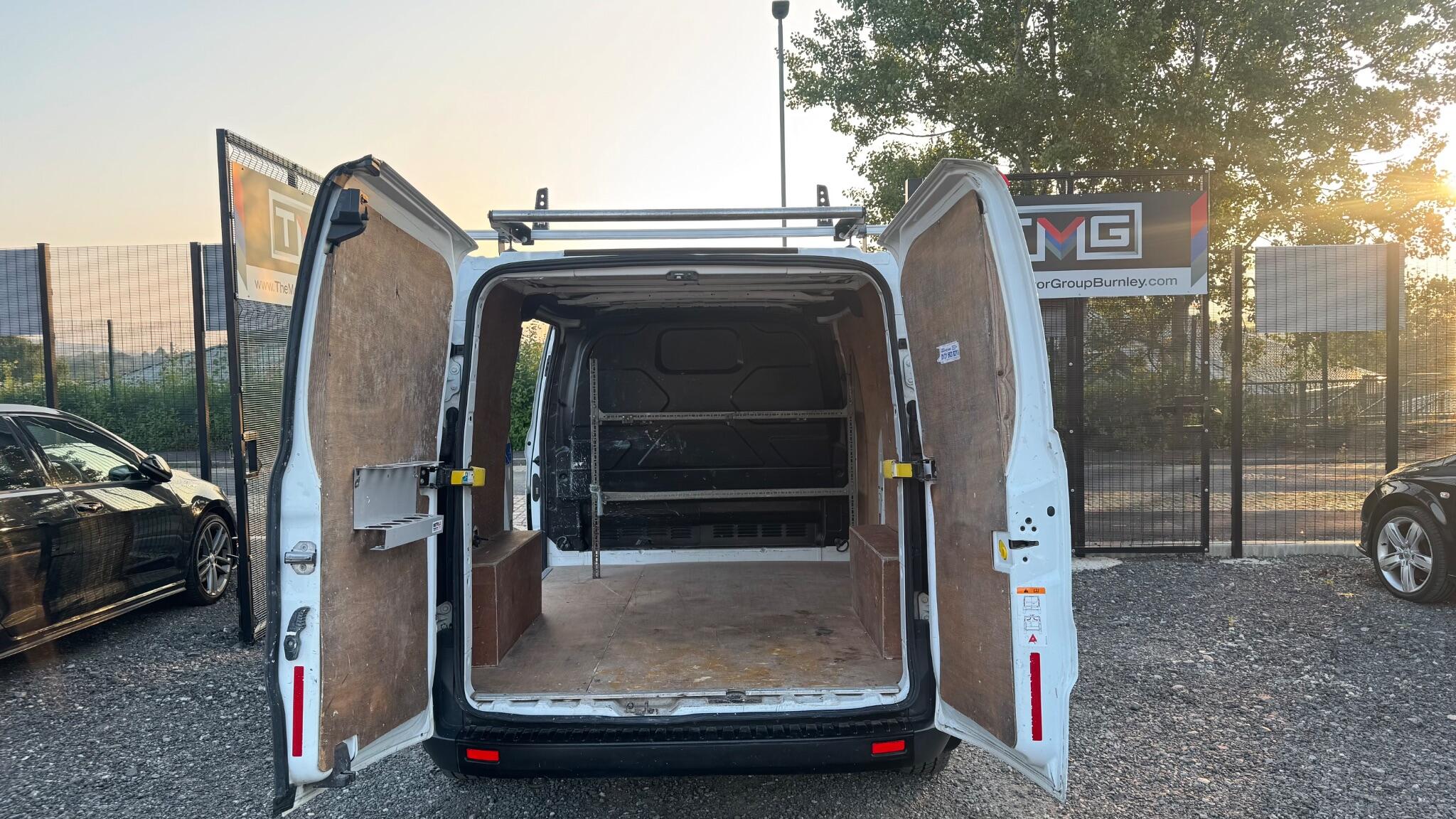 Ford Transit Custom - Image 14