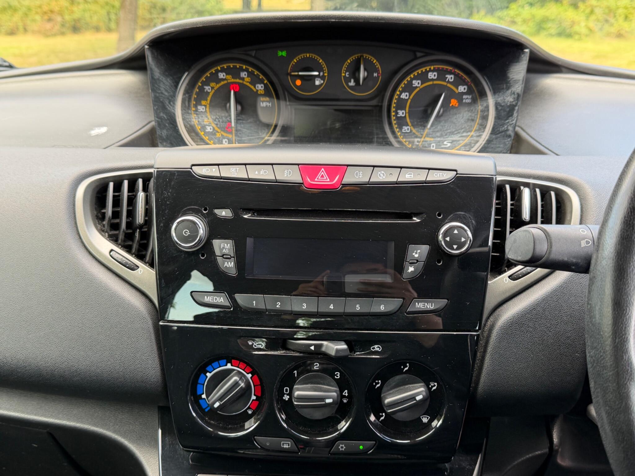 Chrysler Ypsilon - Image 11