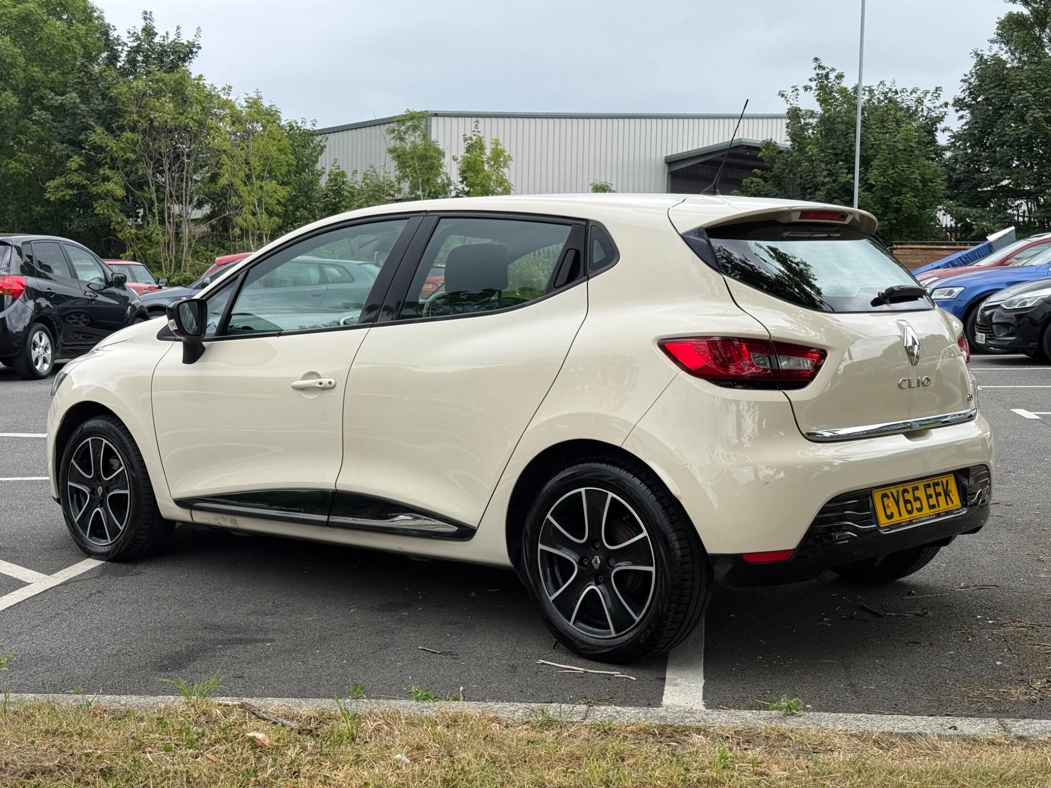 Renault Clio - Image 5
