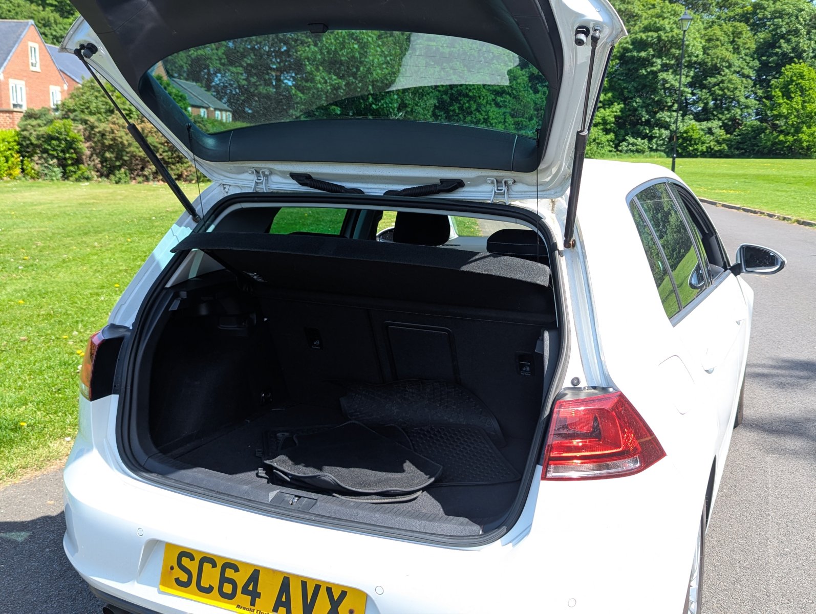 Volkswagen Golf - Image 10