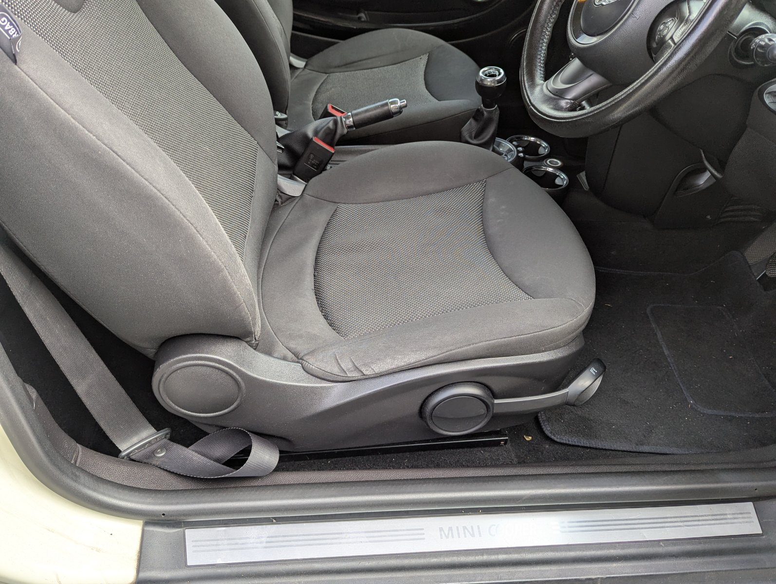 MINI Hatch - Image 12
