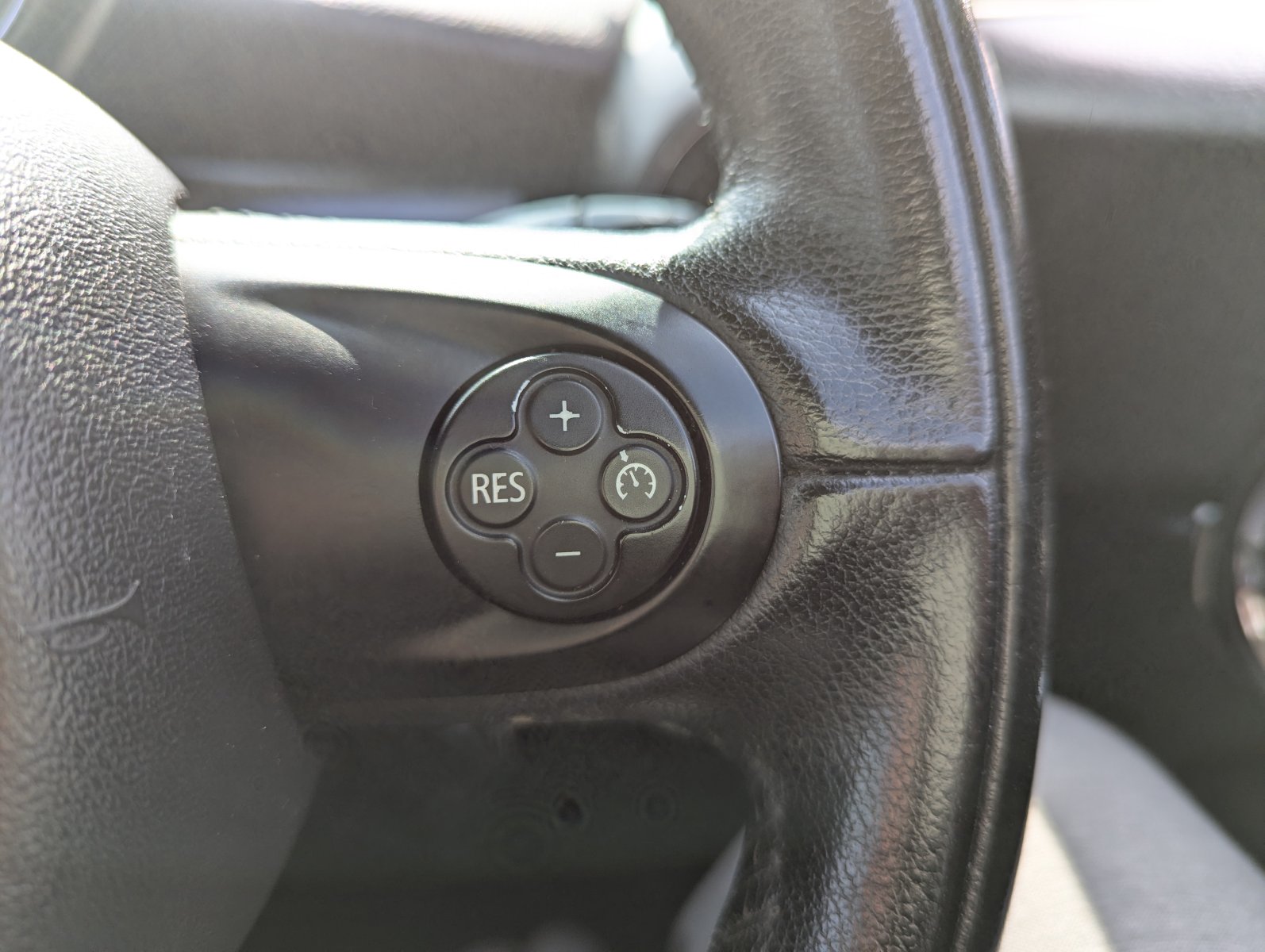 MINI Hatch - Image 18