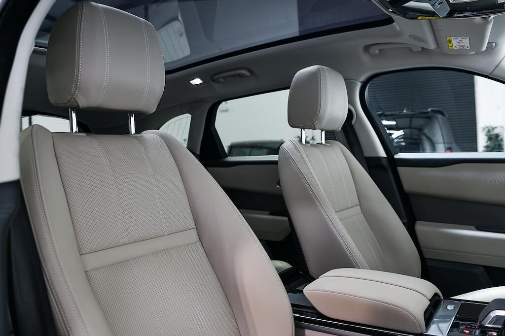 Land Rover Range Rover Velar - Image 11