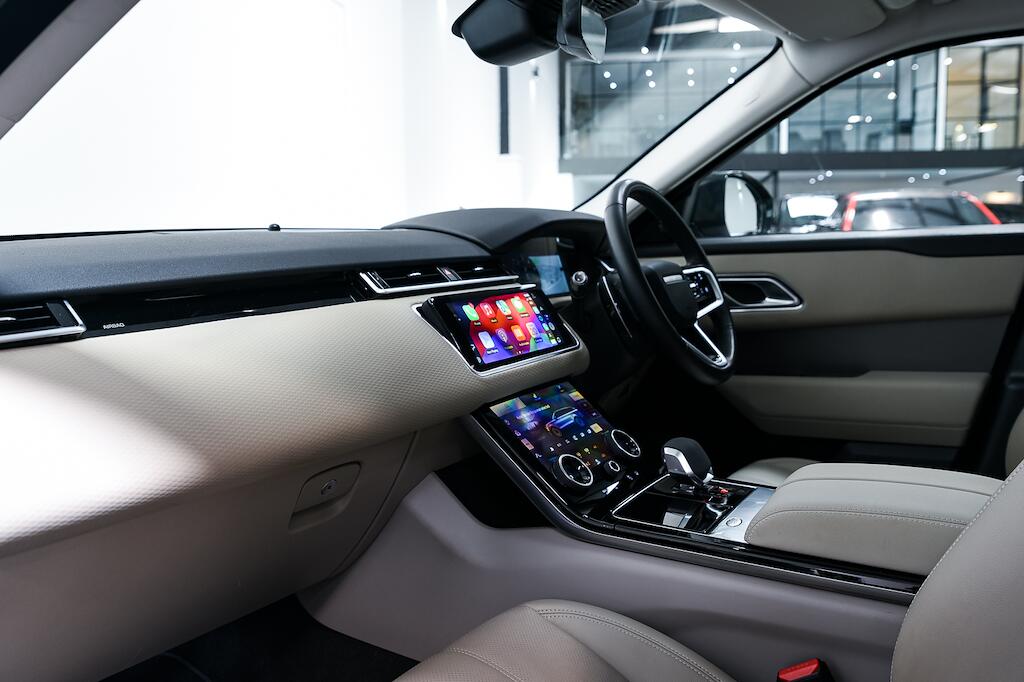 Land Rover Range Rover Velar - Image 12