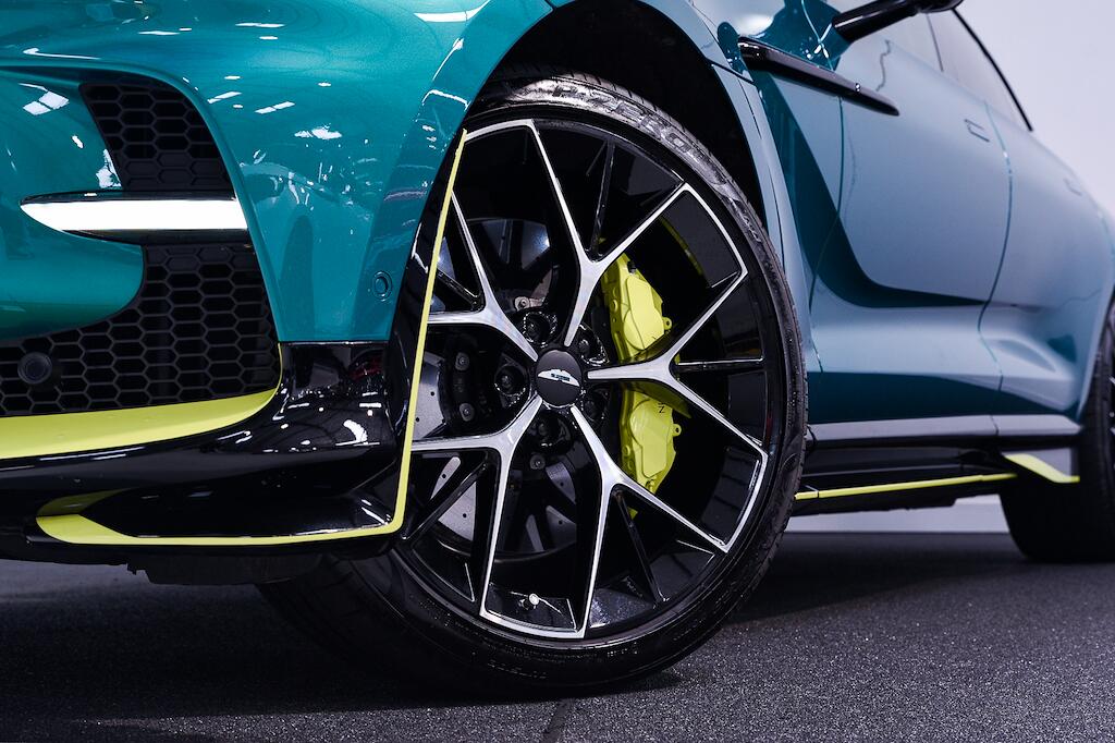 Aston Martin Dbx - Image 8