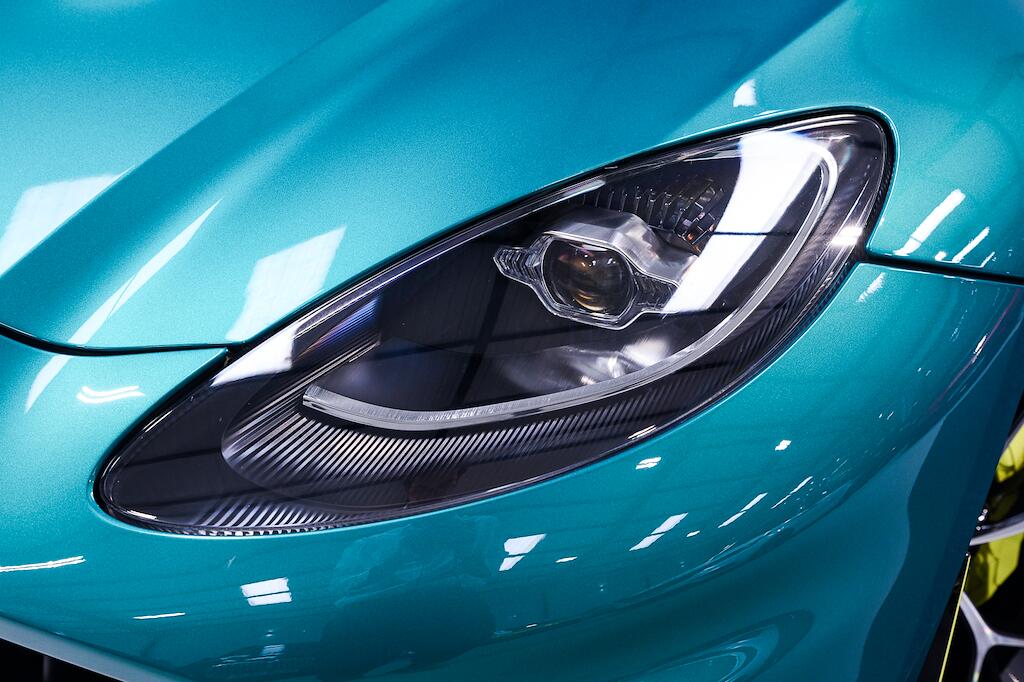 Aston Martin Dbx - Image 9