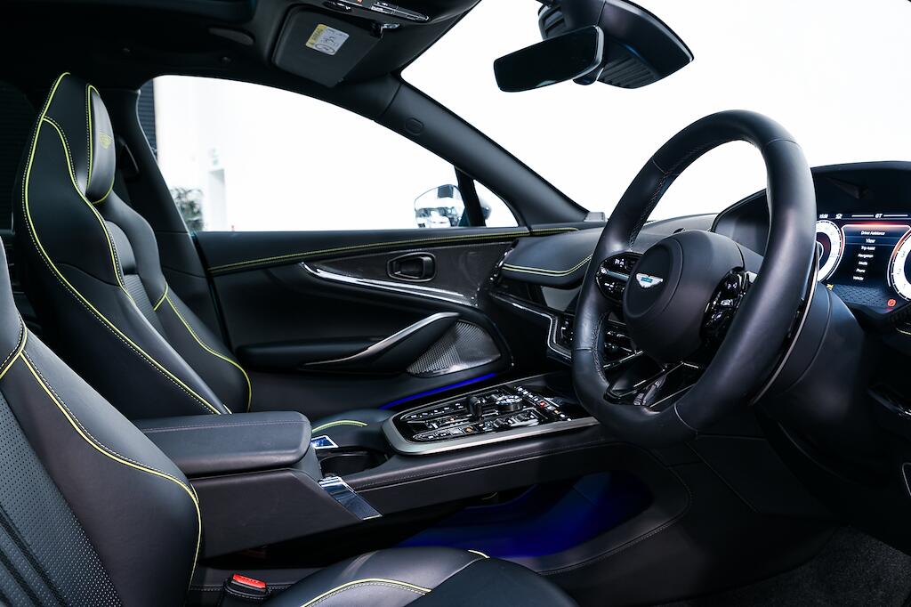 Aston Martin Dbx - Image 15