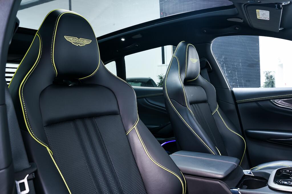 Aston Martin Dbx - Image 17