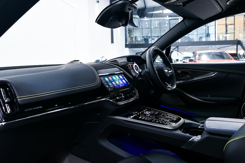 Aston Martin Dbx - Image 18