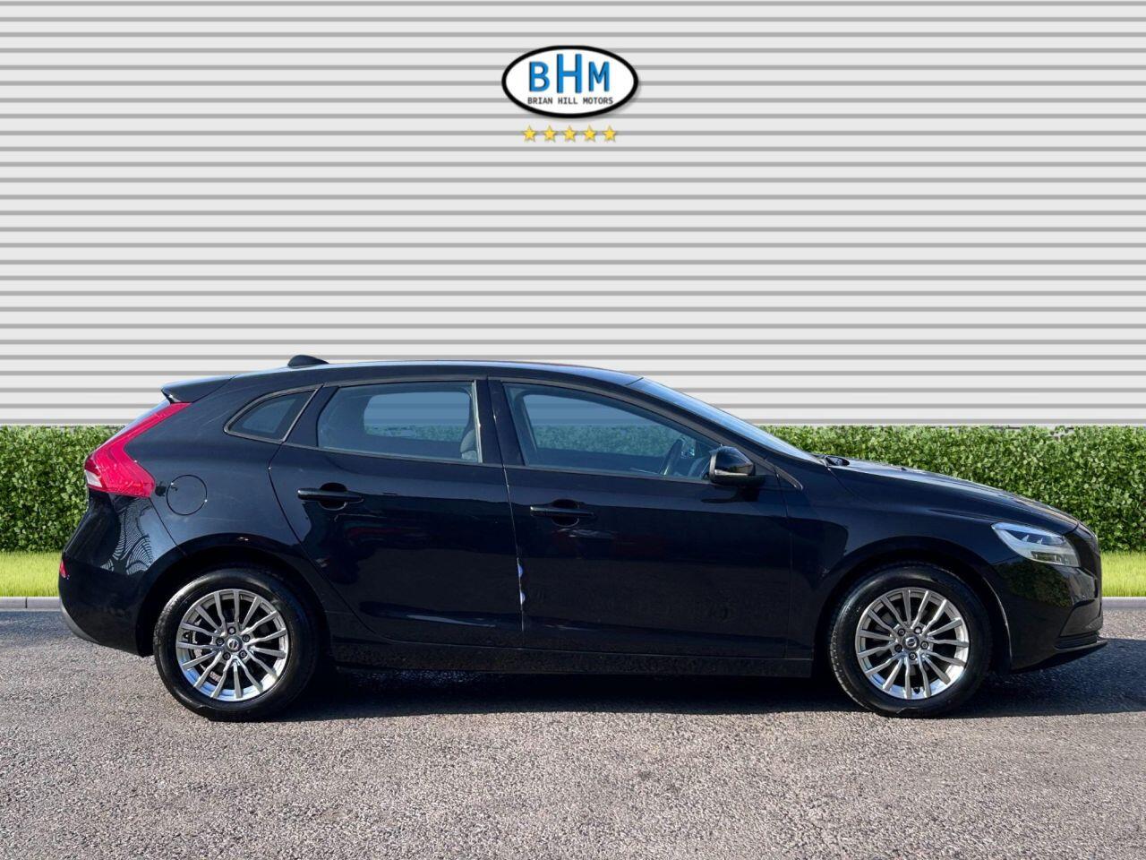 Volvo V40 - Image 2
