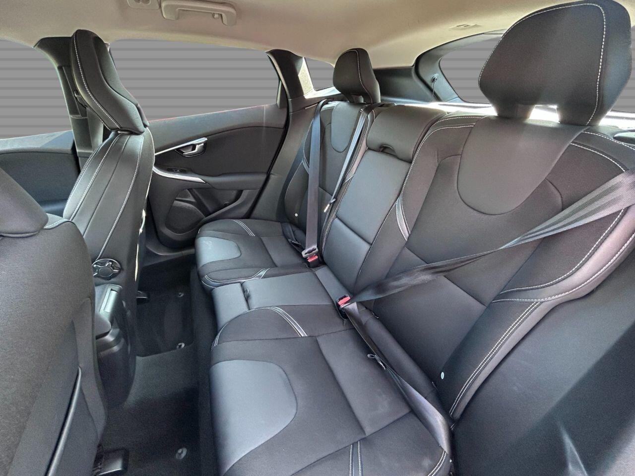 Volvo V40 - Image 16