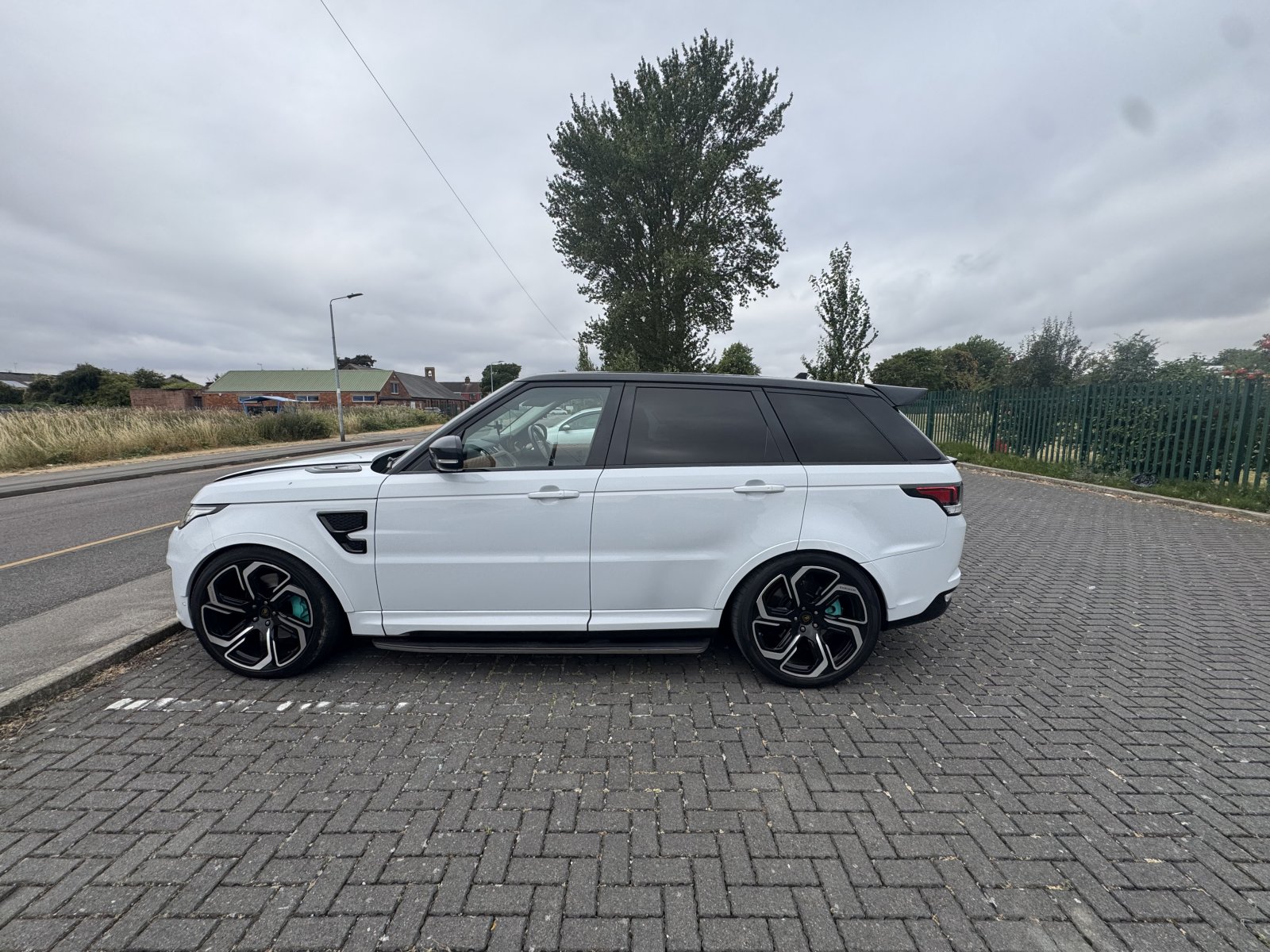 Land Rover RANGE ROVER SPORT - Image 2