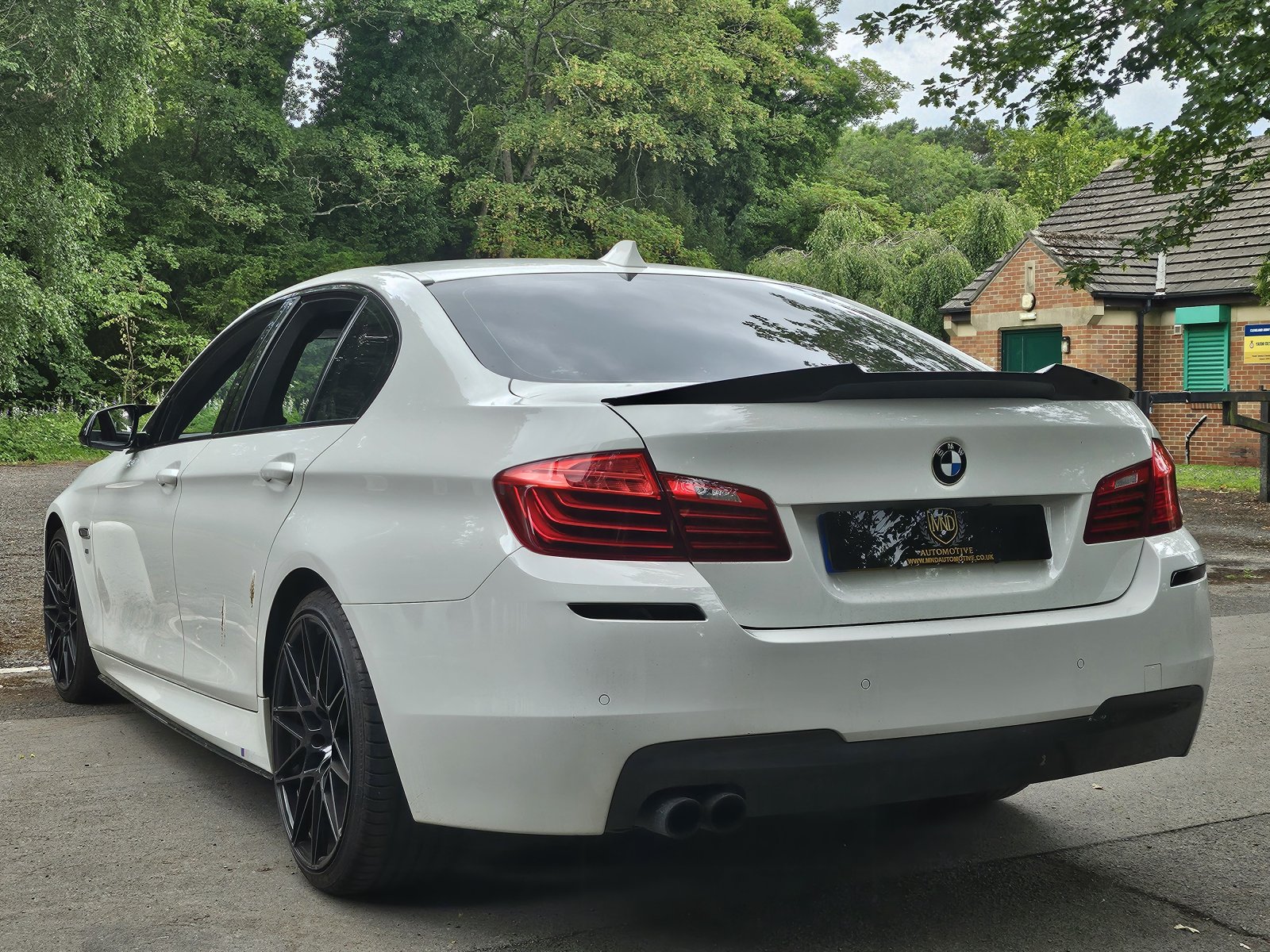 BMW 5 Series - Image 5