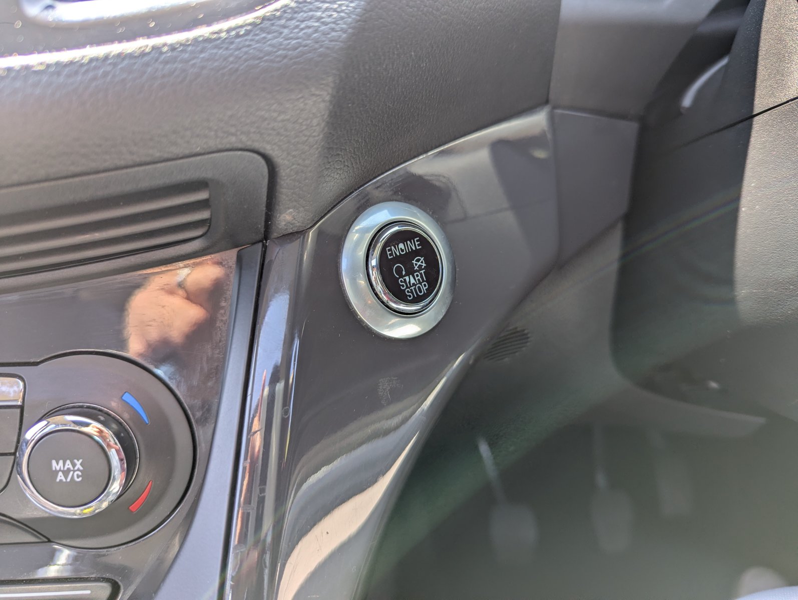 Ford Kuga - Image 18