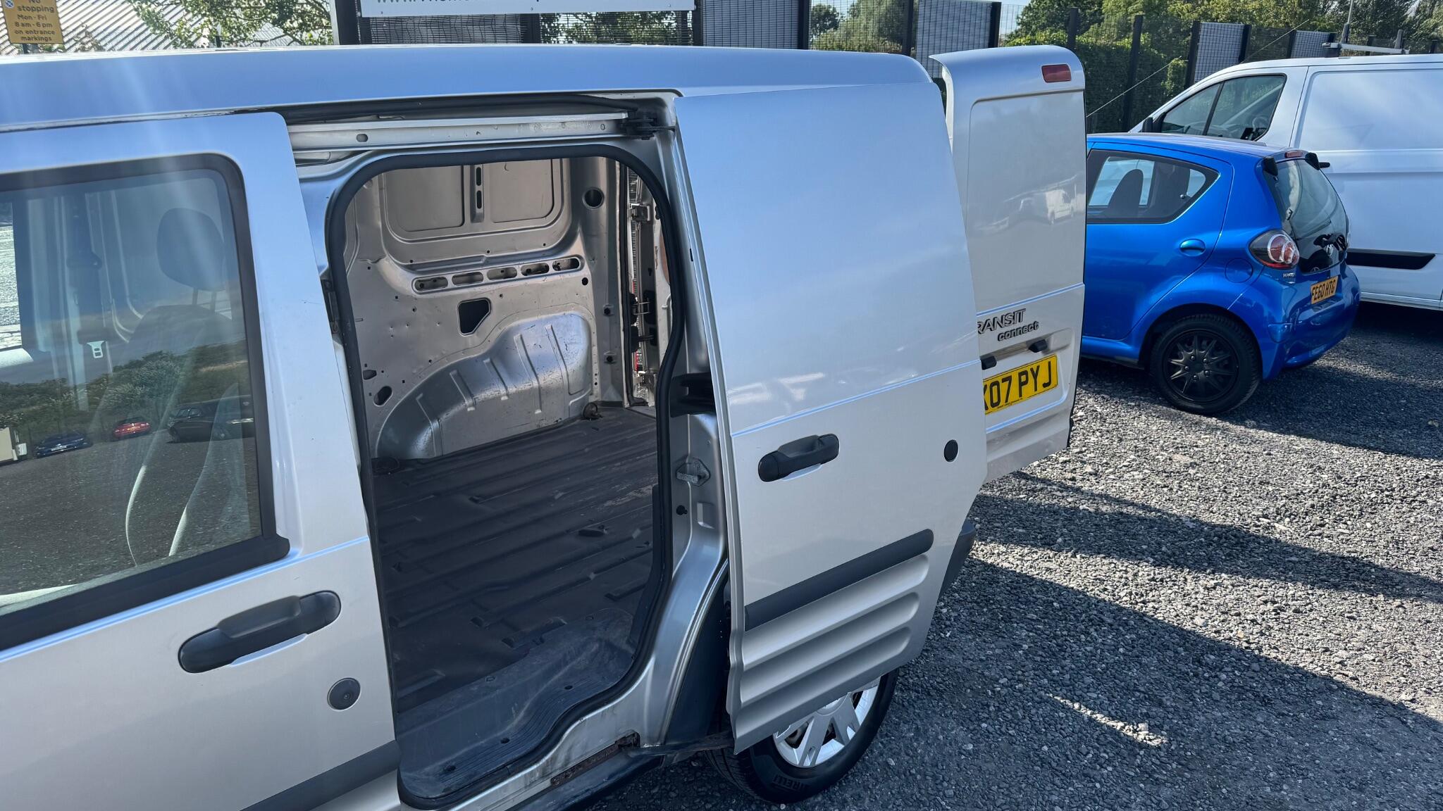 Ford Transit Connect - Image 7