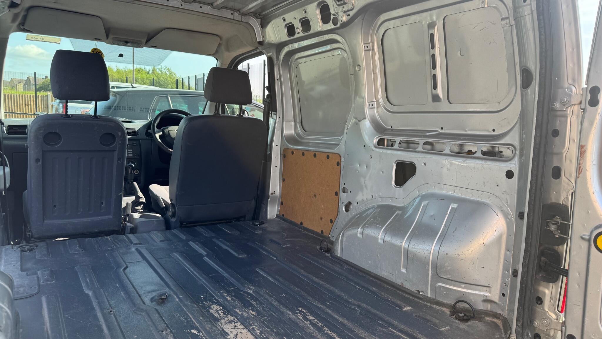 Ford Transit Connect - Image 9