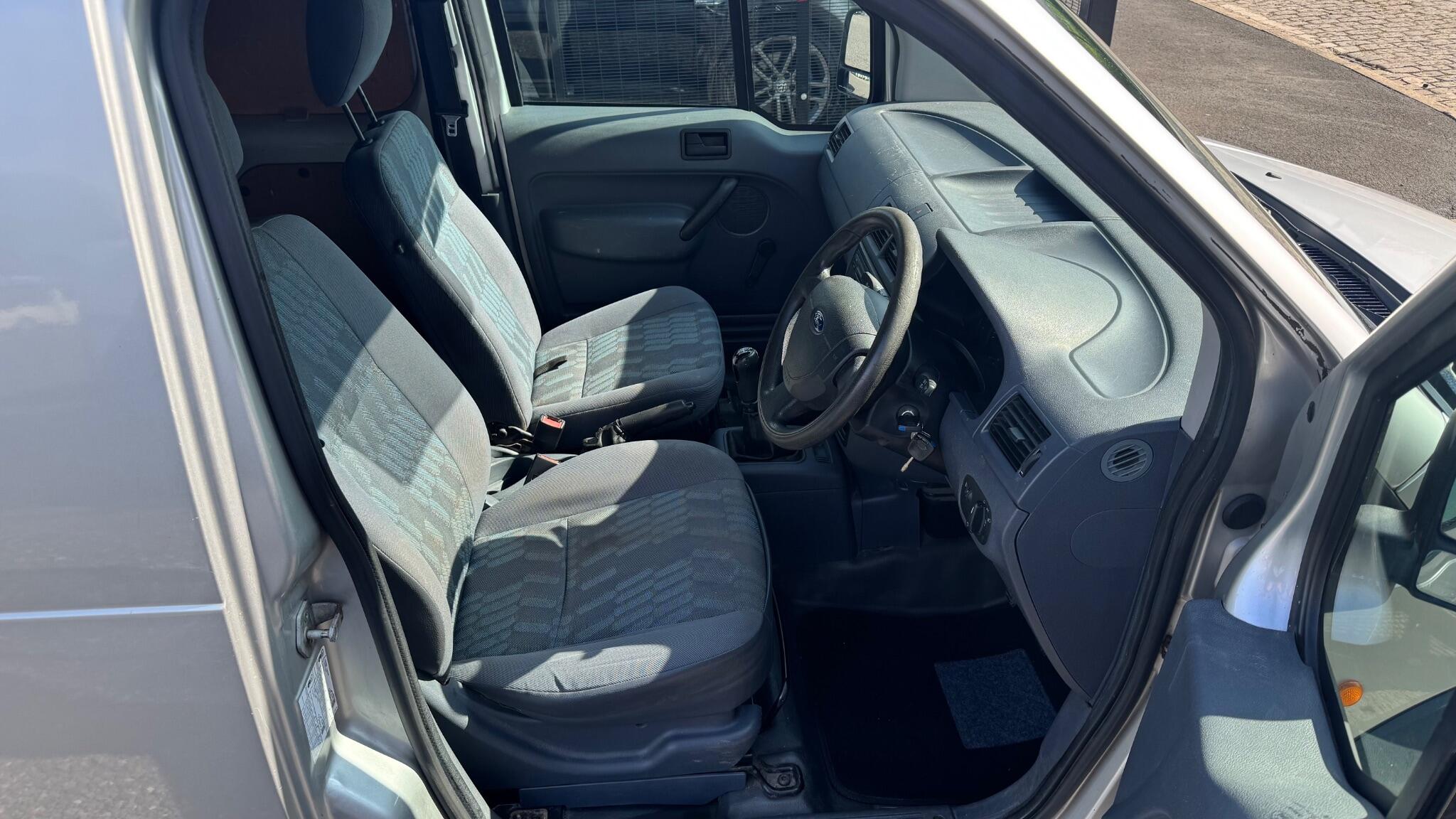 Ford Transit Connect - Image 14