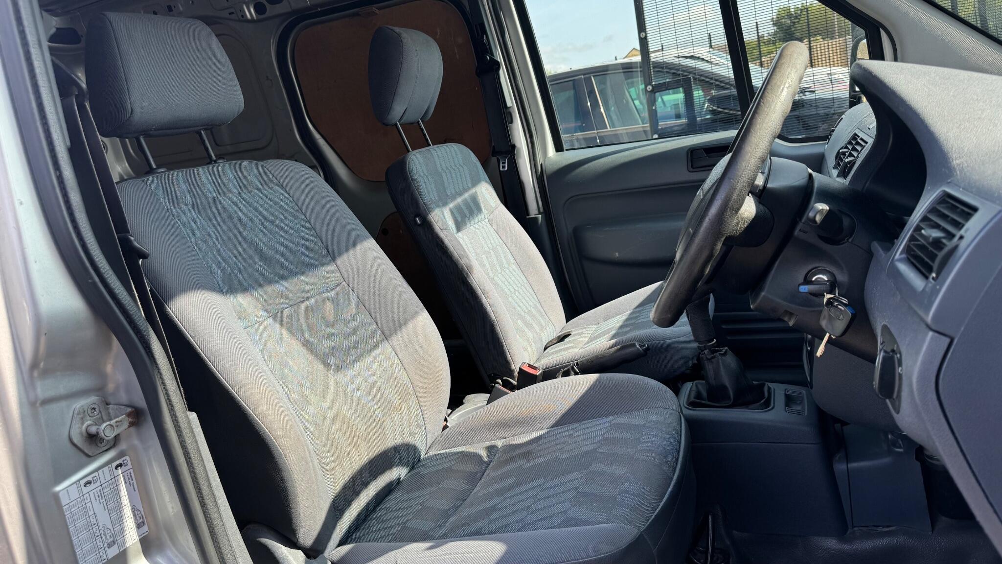 Ford Transit Connect - Image 15