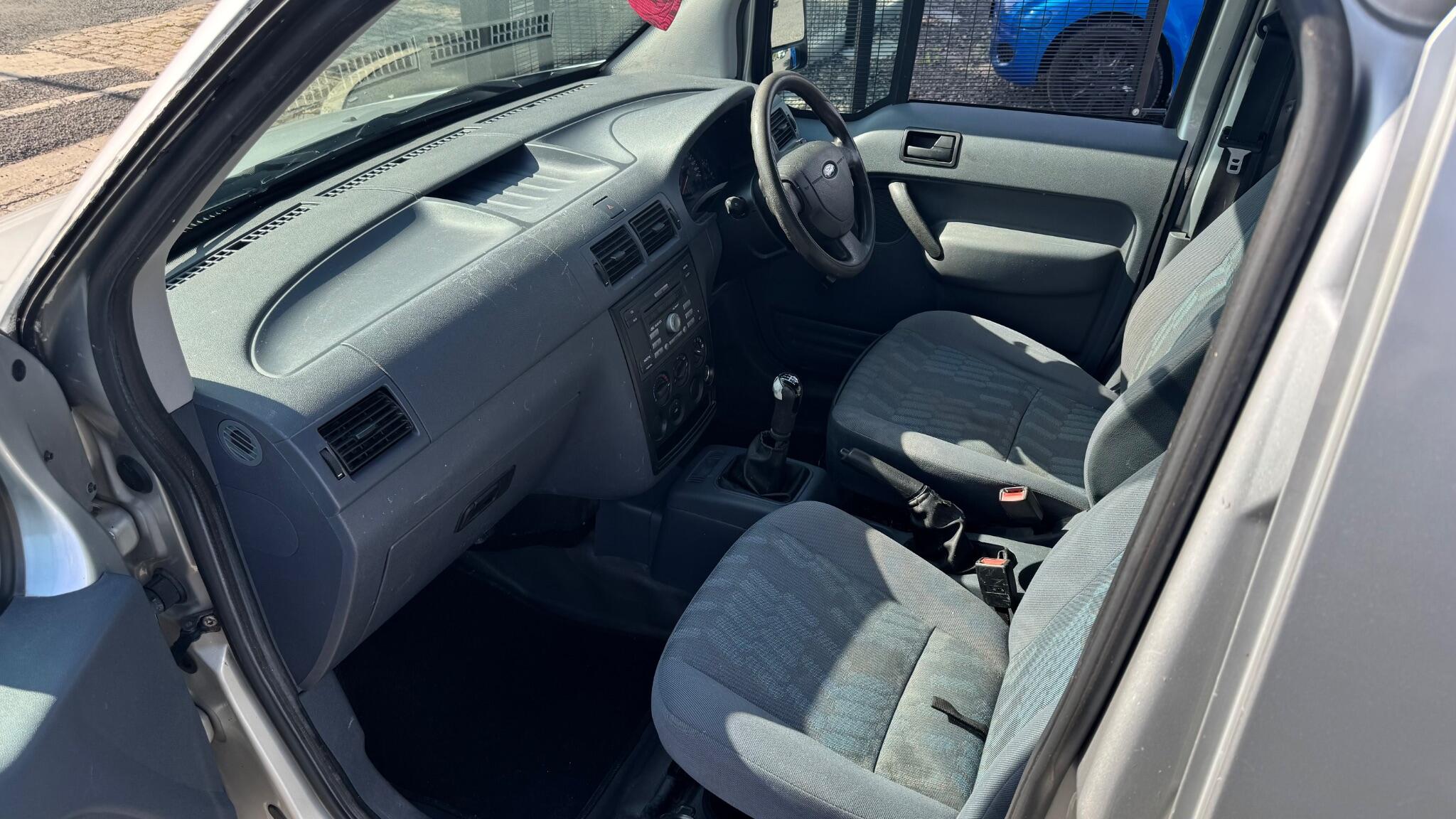 Ford Transit Connect - Image 17