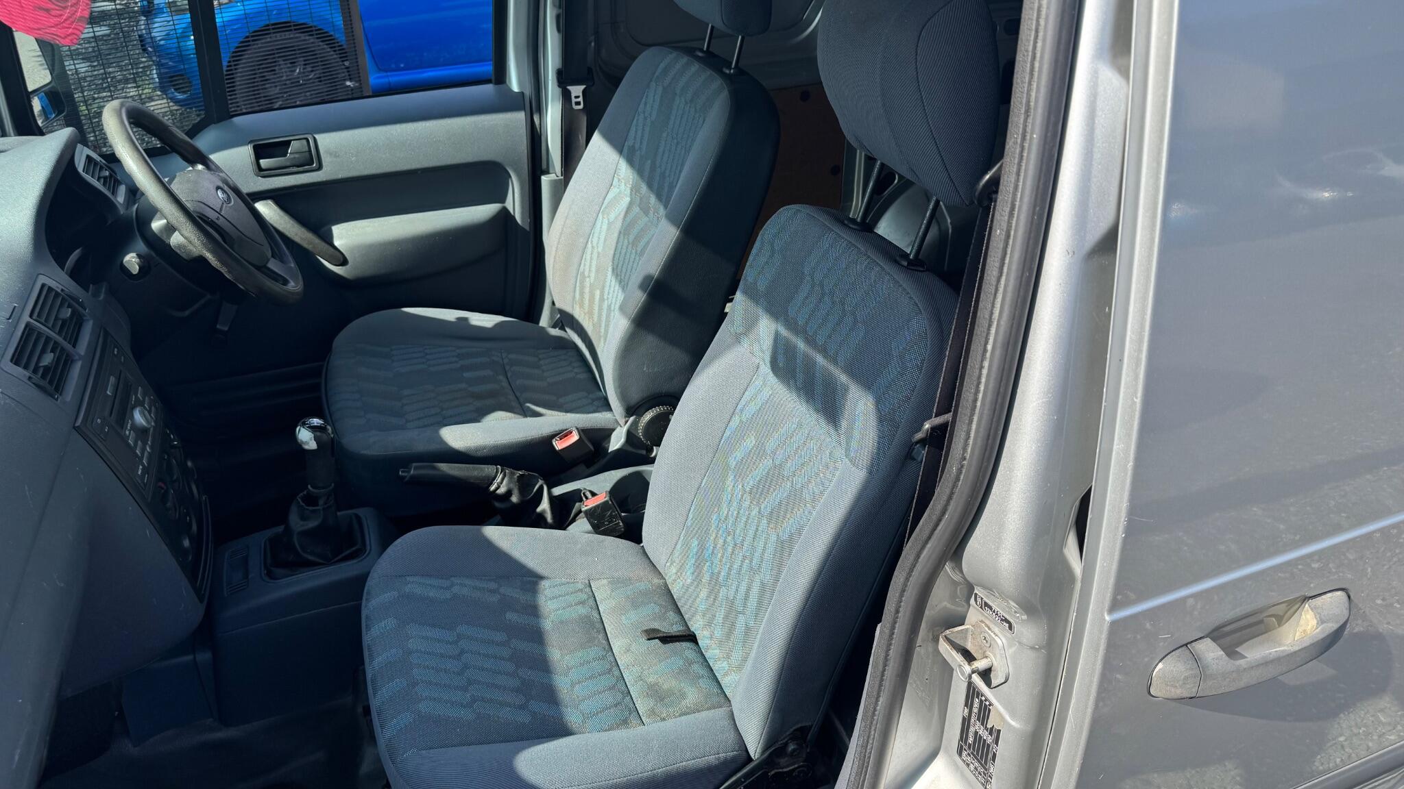 Ford Transit Connect - Image 18