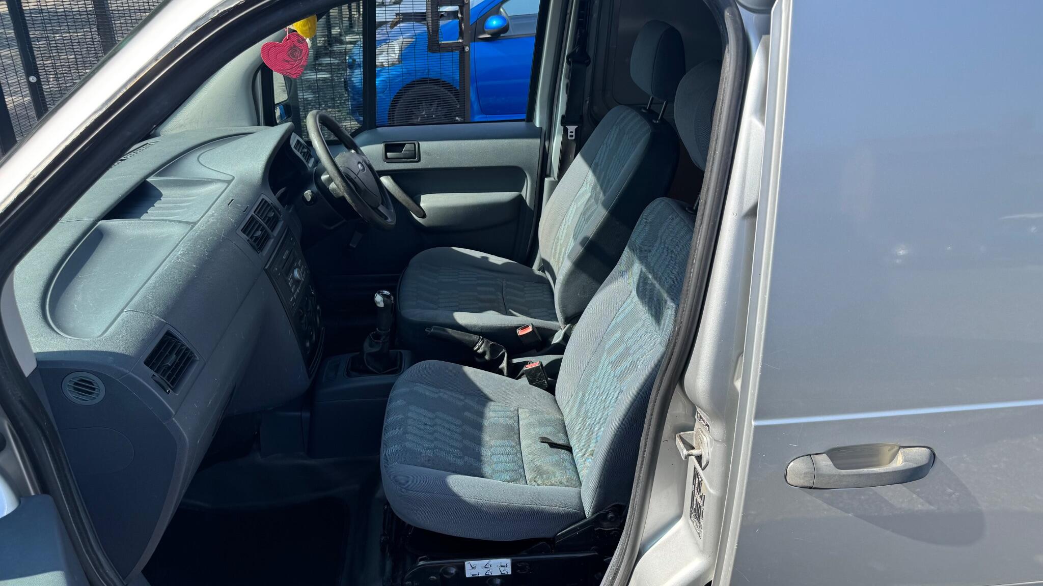 Ford Transit Connect - Image 19