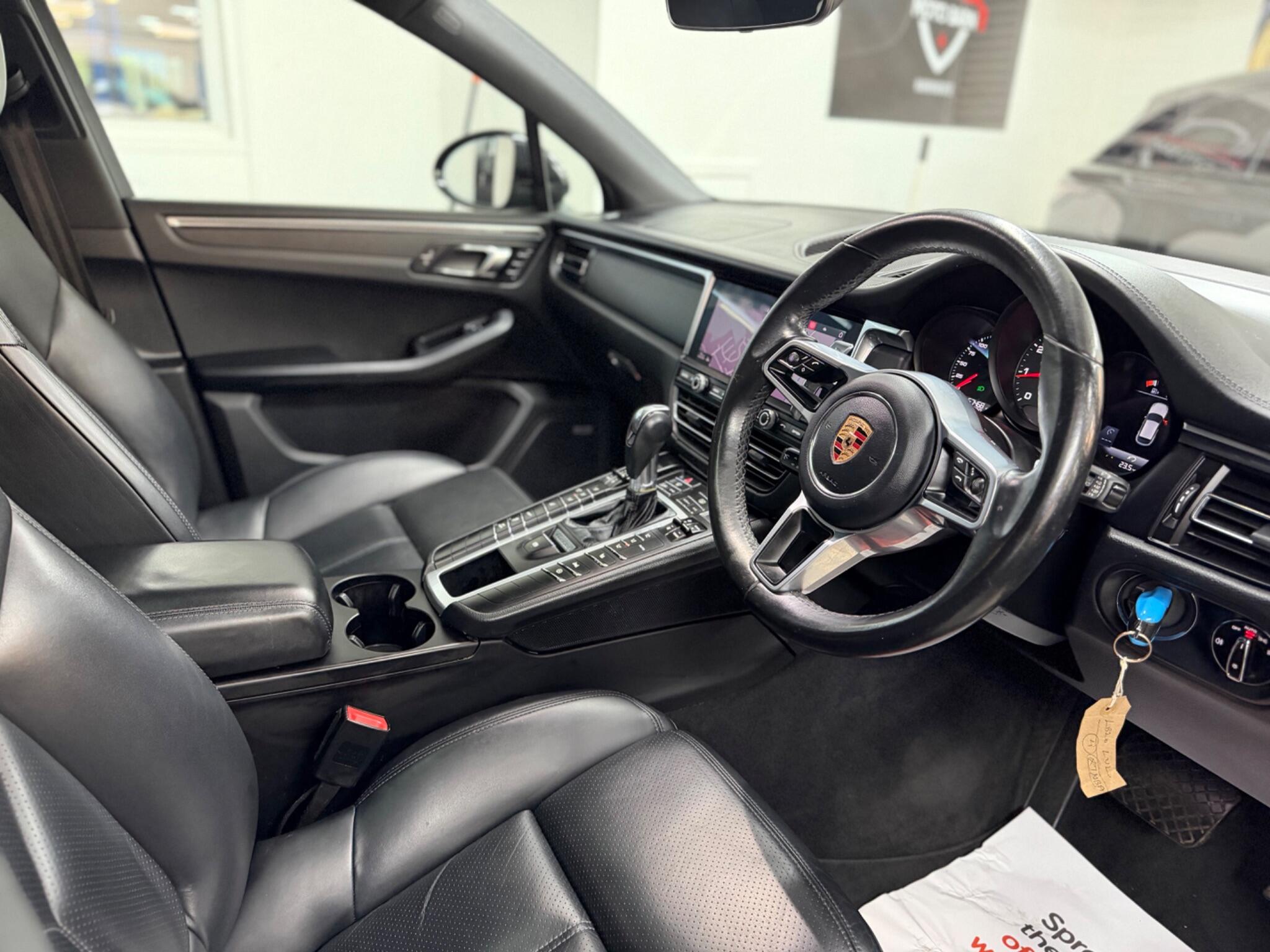 Porsche Macan - Image 18