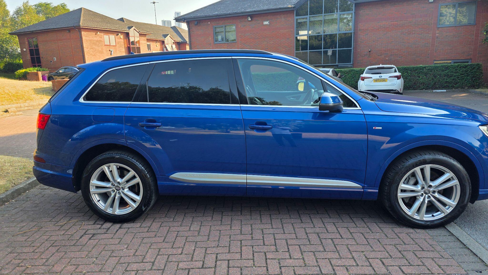 Audi Q7 - Image 9