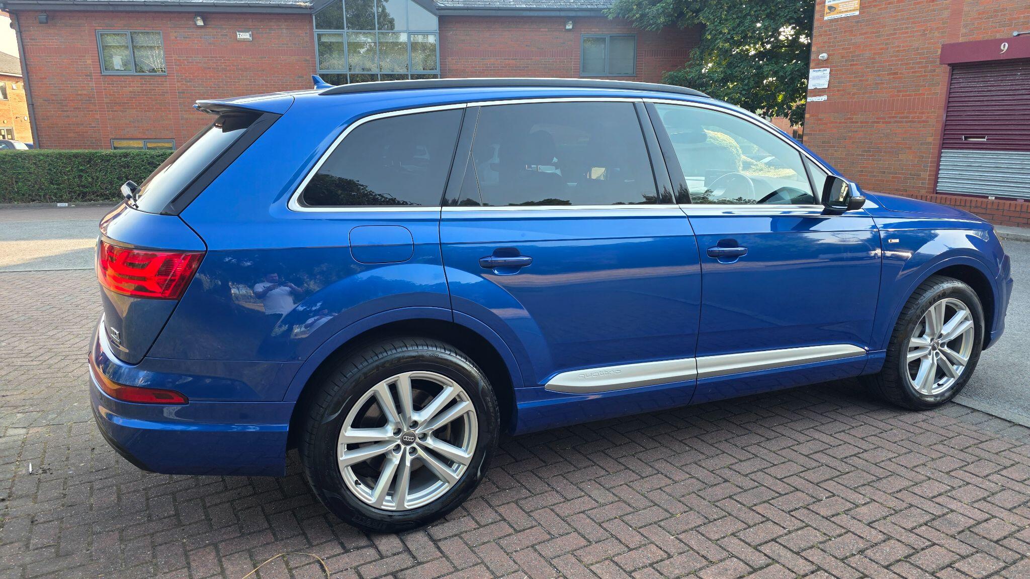 Audi Q7 - Image 10